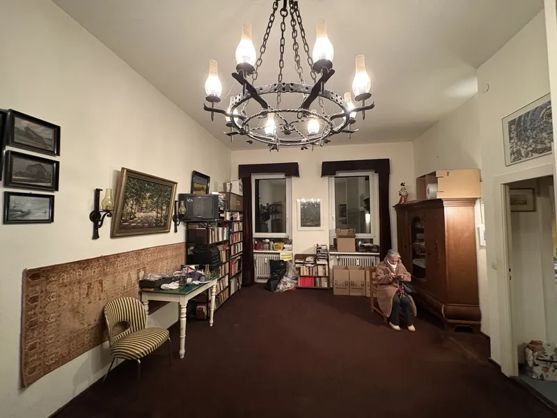 1-Zimmer-Apartment in Traumlage – nur 5 Gehminuten zum Schlachtensee | Altbau, Küchenraum und Bad — photo 1